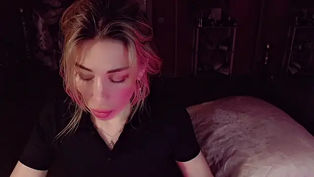 Snapshot of AnnieGOld_ chatting on 05-11-26, 06:26 AnnieGOld online show from 05-11-26, 06:26