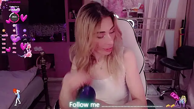 Snapshot of AnnieGOld_ chatting on 07-04-26, 10:14 AnnieGOld online show from 07-04-26, 10:14