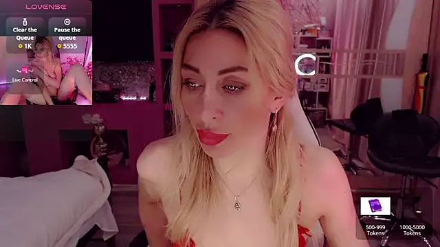 Snapshot of AnnieGOld_ chatting on 11-02-25, 08:14 AnnieGOld online show from 11-02-25, 08:14