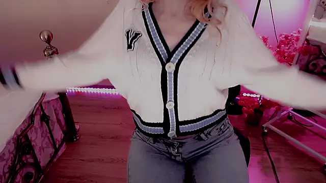 Snapshot of AnnieGOld_ chatting on 01-16-25, 10:02 AnnieGOld online show from 01-16-25, 10:02