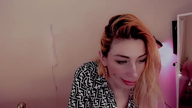 Snapshot of AnnieGOld_ chatting on 02-16-25, 11:50 AnnieGOld online show from 02-16-25, 11:50