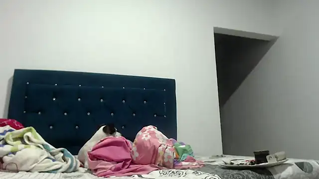 Snapshot of juanys_asshot chatting on 10-08-25, 11:38 juanys asshot online show from 10-08-25, 11:38