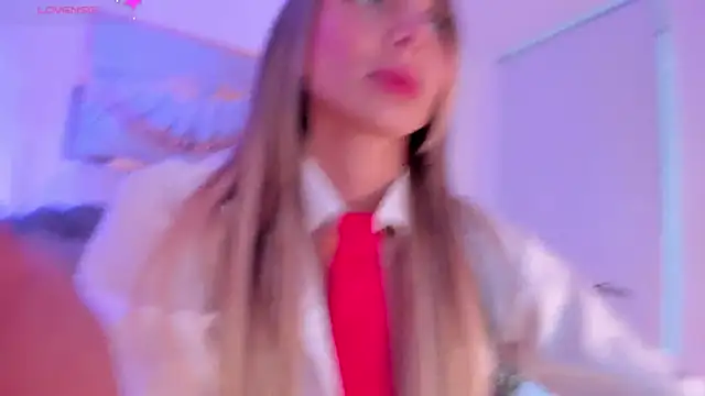 ZoePresleyX online show from 10-12-25, 10:33