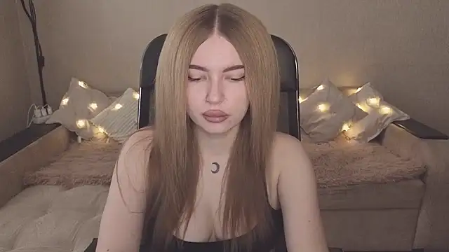 ViolettaLopez online show from 10-26-25, 09:53