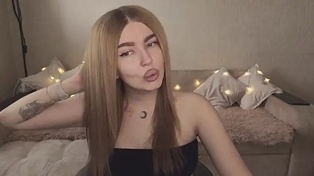 Snapshot of ViolettaLopez chatting on 09-25-25, 12:33 ViolettaLopez online show from 09-25-25, 12:33