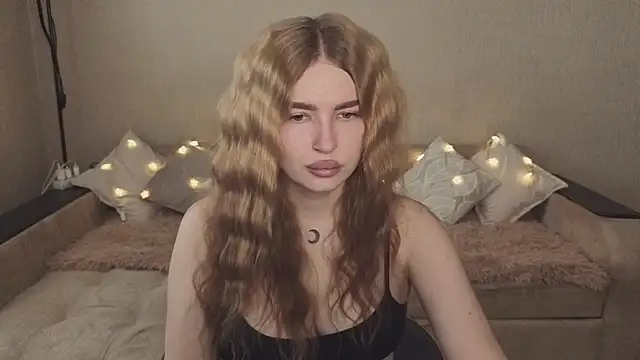 Snapshot of ViolettaLopez chatting on 09-24-25, 11:17 ViolettaLopez online show from 09-24-25, 11:17