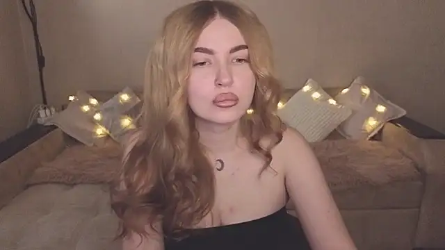 Snapshot of ViolettaLopez chatting on 10-21-25, 01:21 ViolettaLopez online show from 10-21-25, 01:21