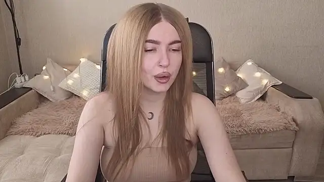 Snapshot of ViolettaLopez chatting on 10-12-25, 09:32 ViolettaLopez online show from 10-12-25, 09:32
