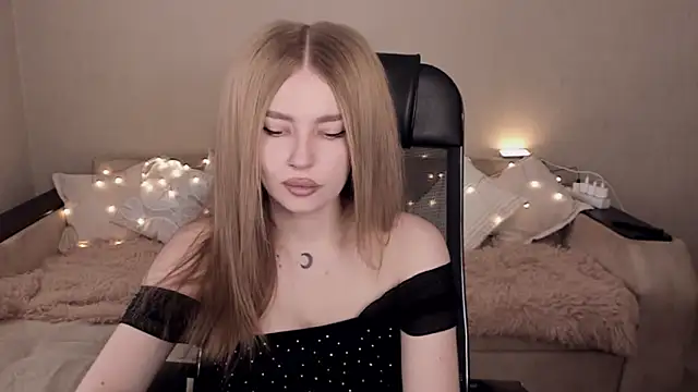 Snapshot of ViolettaLopez chatting on 02-15-25, 11:28 ViolettaLopez online show from 02-15-25, 11:28