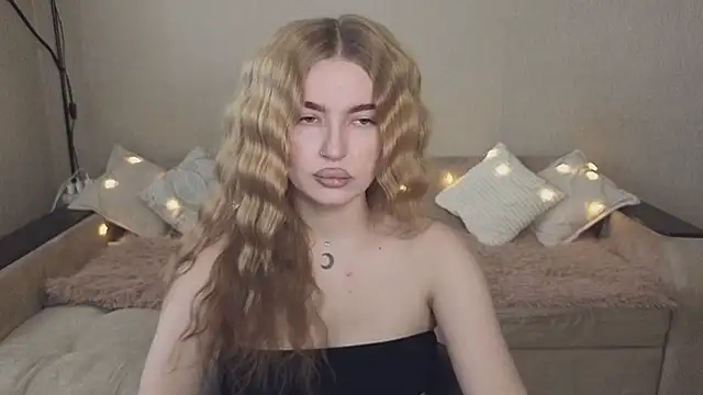 Snapshot of ViolettaLopez chatting on 09-10-25, 11:20 ViolettaLopez online show from 09-10-25, 11:20