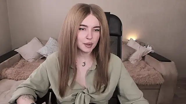 Snapshot of ViolettaLopez chatting on 03-05-25, 11:28 ViolettaLopez online show from 03-05-25, 11:28