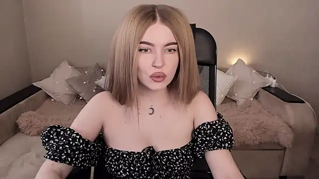 Snapshot of ViolettaLopez chatting on 03-10-25, 11:23 ViolettaLopez online show from 03-10-25, 11:23