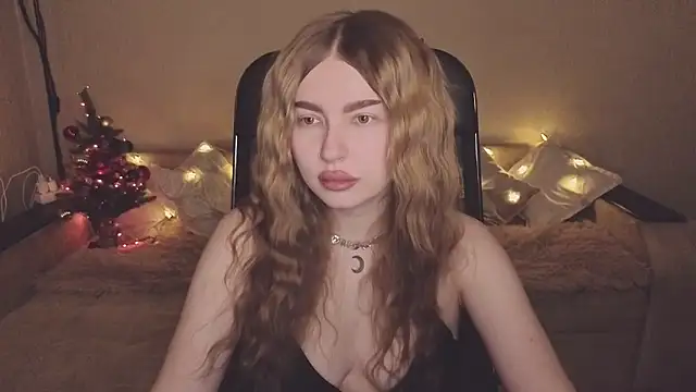 ViolettaLopez online show from 12-16-25, 02:32