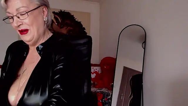 Snapshot of LaylaMilf chatting on 02-09-26, 06:55 LaylaMilf online show from 02-09-26, 06:55