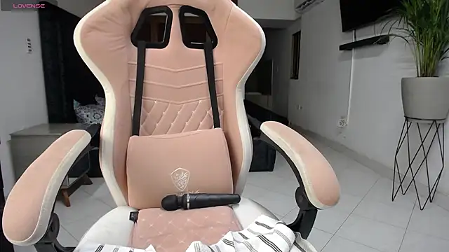 Snapshot of ashley_morgan_18 chatting on 03-17-25, 04:51 ashley morgan 18 online show from 03-17-25, 04:51