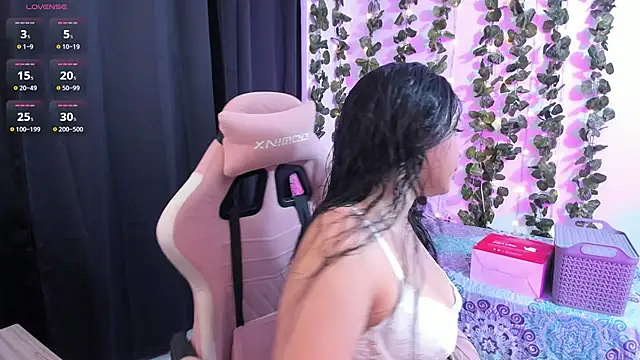 Snapshot of ashley_morgan_18 chatting on 10-10-25, 02:23 ashley morgan 18 online show from 10-10-25, 02:23