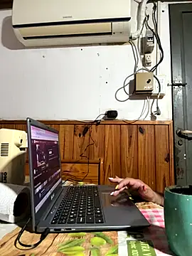 sofy alone online show from 10-24-25, 03:44