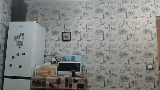 Amy August online show from 11-10-25, 02:44