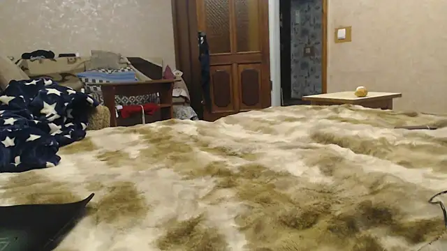 Amy August online show from 10-31-25, 07:43