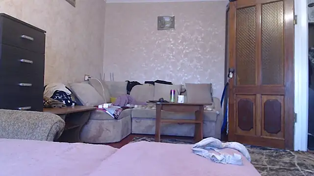 Amy August online show from 11-22-25, 09:41