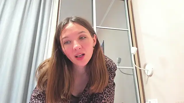 Snapshot of Naughty_Molly chatting on 05-31-26, 08:20 Naughty Molly online show from 05-31-26, 08:20