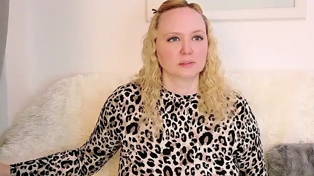 Snapshot of Sarah4you chatting on 04-30-26, 08:49 Sarah4you online show from 04-30-26, 08:49