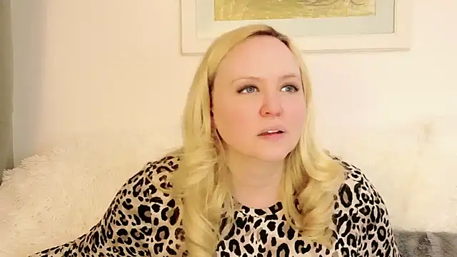 Snapshot of Sarah4you chatting on 05-12-26, 08:37 Sarah4you online show from 05-12-26, 08:37