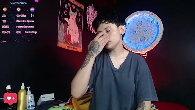 Snapshot of girl_intense444 chatting on 06-17-26, 01:54 girl intense444 online show from 06-17-26, 01:54