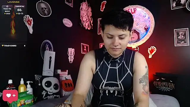 girl intense444 online show from 10-17-25, 12:51