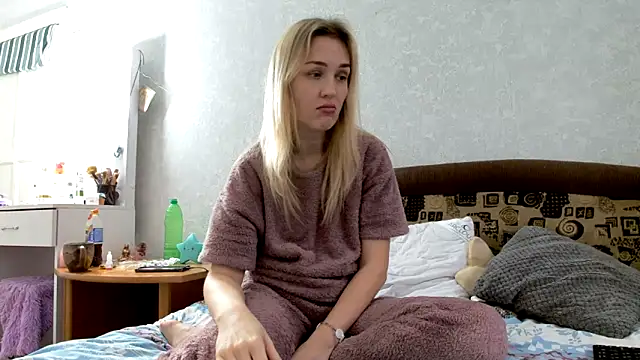 Snapshot of ModelEva chatting on 02-01-25, 10:37 ModelEva online show from 02-01-25, 10:37