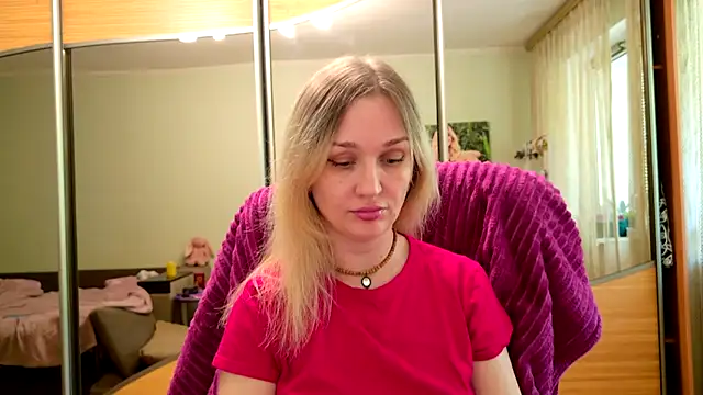 ModelEva online show from 05-09-26, 10:40