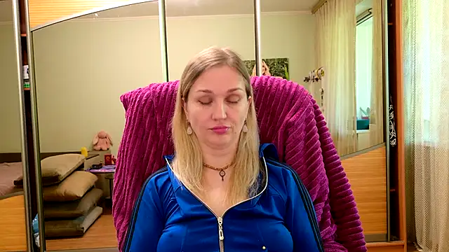 ModelEva online show from 05-08-26, 09:13