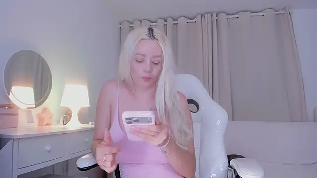 bella adams  online show from 10-11-25, 11:28