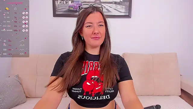 Snapshot of CrazyBeach chatting on 10-21-25, 11:53 CrazyBeach online show from 10-21-25, 11:53