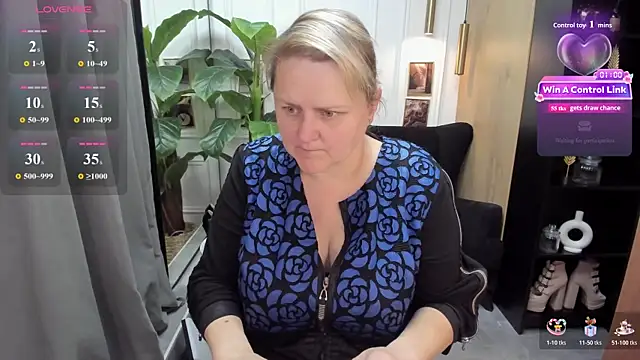 Snapshot of ScarlettSoft chatting on 06-19-26, 05:46 ScarlettSoft online show from 06-19-26, 05:46
