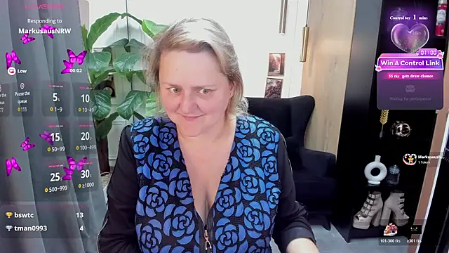 Snapshot of ScarlettSoft chatting on 07-11-26, 06:03 ScarlettSoft online show from 07-11-26, 06:03
