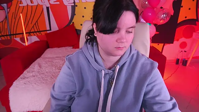 Snapshot of LittleShyy chatting on 02-19-26, 02:14 LittleShyy online show from 02-19-26, 02:14