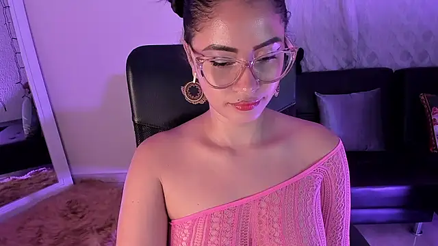 Snapshot of PaulinaBelushi chatting on 12-21-24, 01:15 PaulinaBelushi online show from 12-21-24, 01:15