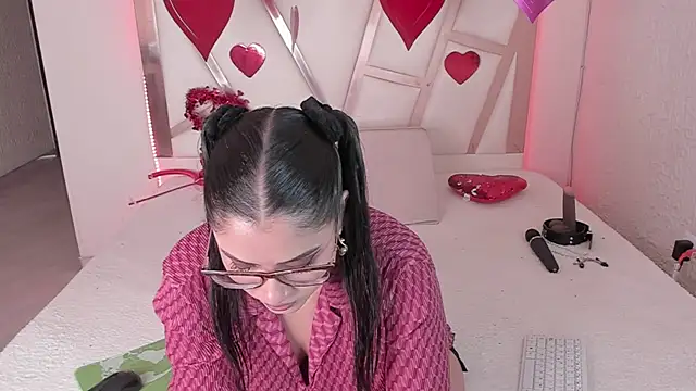 Snapshot of PaulinaBelushi chatting on 09-24-25, 05:19 PaulinaBelushi online show from 09-24-25, 05:19