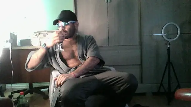 Snapshot of MILITARS chatting on 06-25-26, 05:05 MILITARS online show from 06-25-26, 05:05