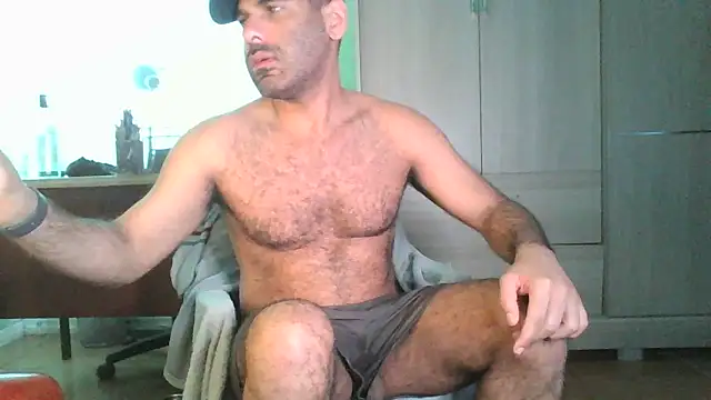 Snapshot of MILITARS chatting on 05-23-26, 11:04 MILITARS online show from 05-23-26, 11:04