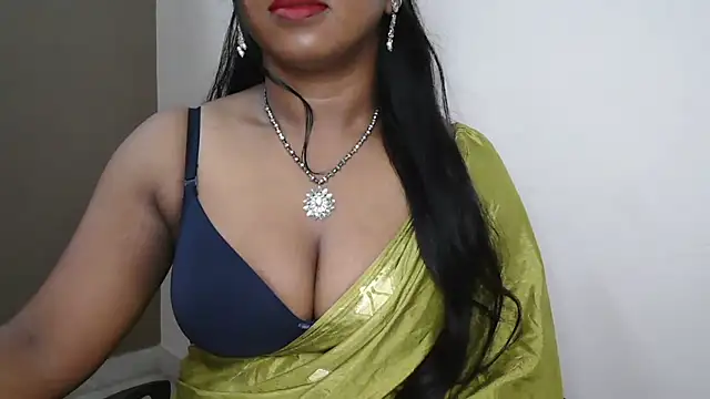 Snapshot of Dhiyapink chatting on 12-05-25, 04:11 Dhiyapink online show from 12-05-25, 04:11