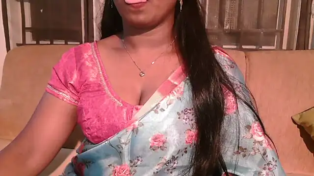 Snapshot of Dhiyapink chatting on 02-06-26, 04:36 Dhiyapink online show from 02-06-26, 04:36