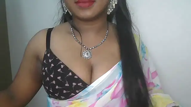 Snapshot of Dhiyapink chatting on 11-21-25, 05:23 Dhiyapink online show from 11-21-25, 05:23