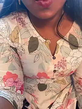 Snapshot of Dhiyapink chatting on 03-25-26, 06:35 Dhiyapink online show from 03-25-26, 06:35