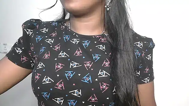 Snapshot of Dhiyapink chatting on 10-10-25, 05:58 Dhiyapink online show from 10-10-25, 05:58