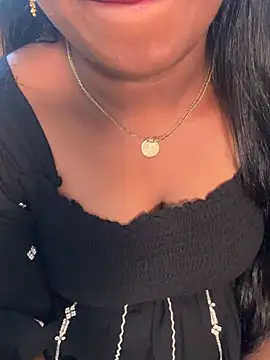 Snapshot of Dhiyapink chatting on 03-21-26, 11:47 Dhiyapink online show from 03-21-26, 11:47