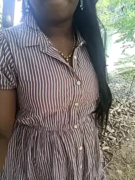 Snapshot of Dhiyapink chatting on 11-05-25, 04:04 Dhiyapink online show from 11-05-25, 04:04