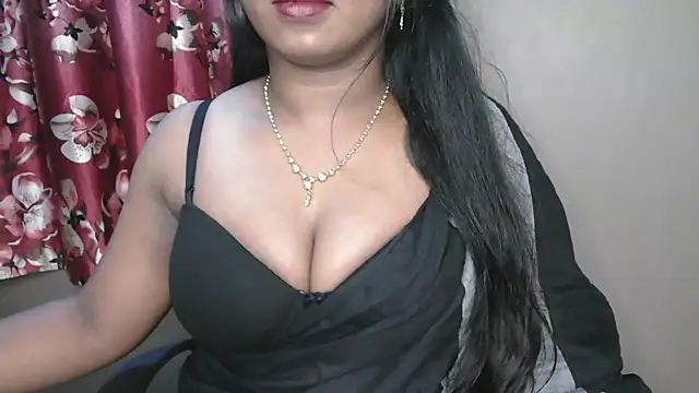 Snapshot of Dhiyapink chatting on 09-11-25, 04:07 Dhiyapink online show from 09-11-25, 04:07