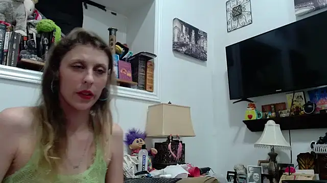 Snapshot of Candy-apple chatting on 10-30-25, 01:15 Candy-apple online show from 10-30-25, 01:15